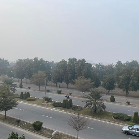 Burj Al Bahria Town Luxury Suites Lahore Luaran gambar