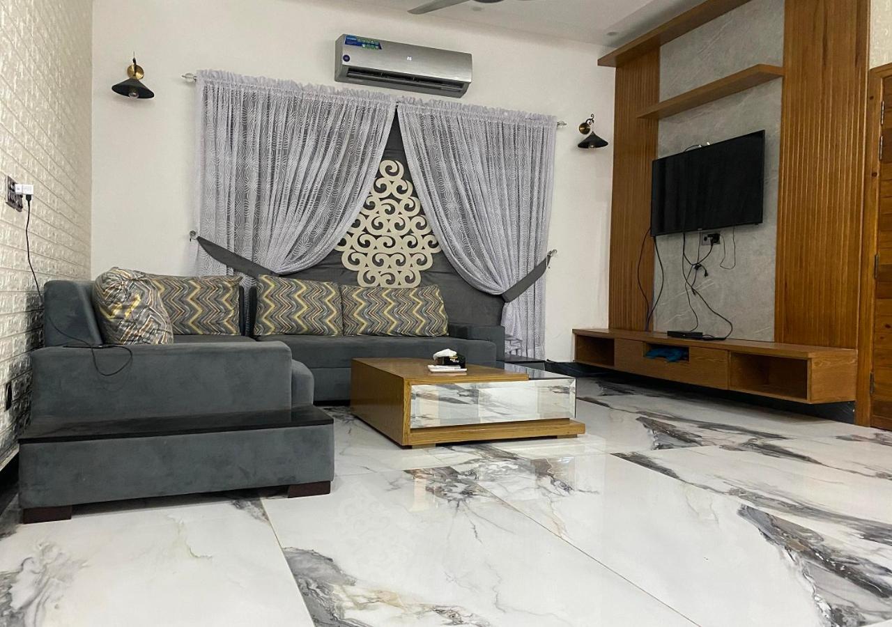 Burj Al Bahria Town Luxury Suites Lahore Luaran gambar