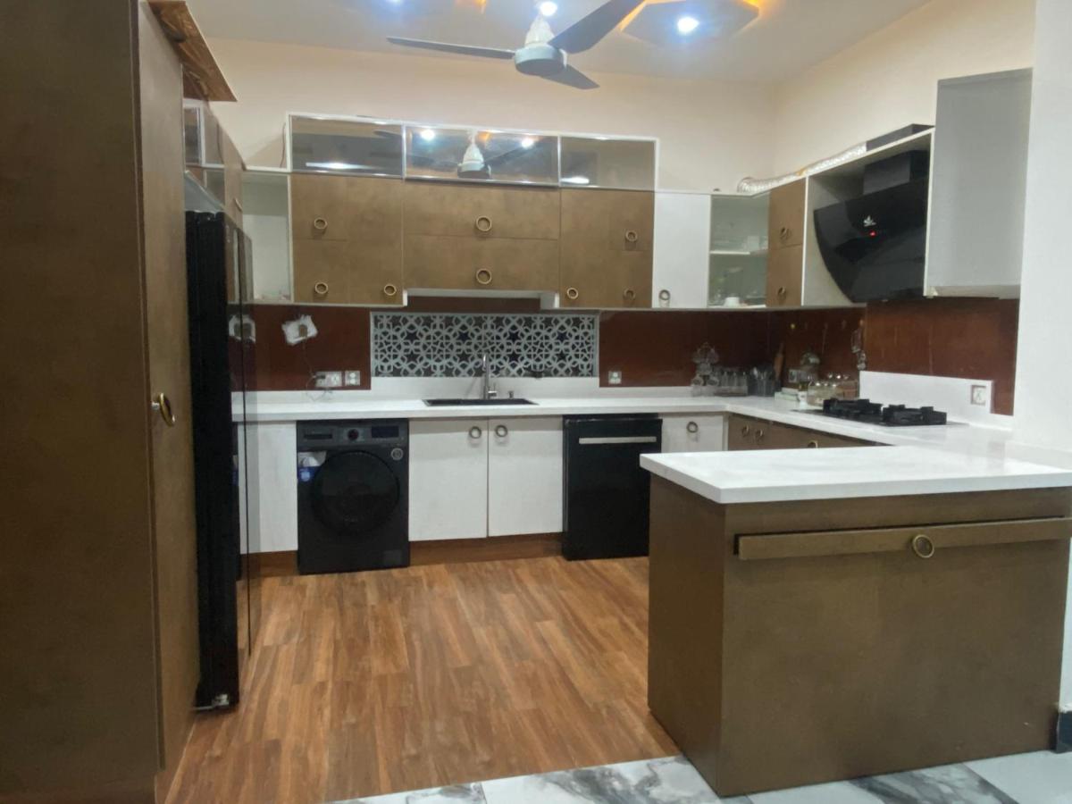 Burj Al Bahria Town Luxury Suites Lahore Luaran gambar