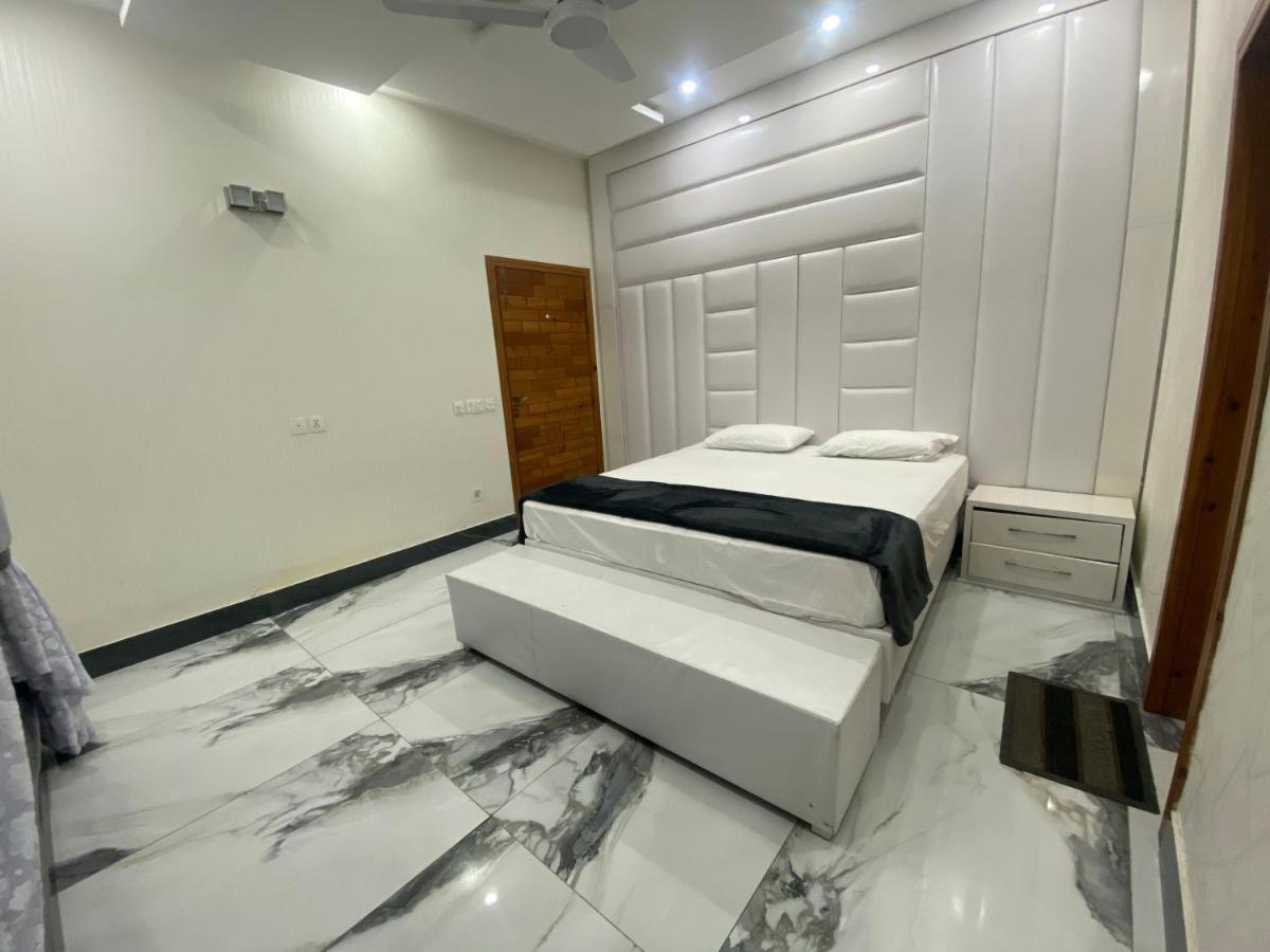 Burj Al Bahria Town Luxury Suites Lahore Luaran gambar