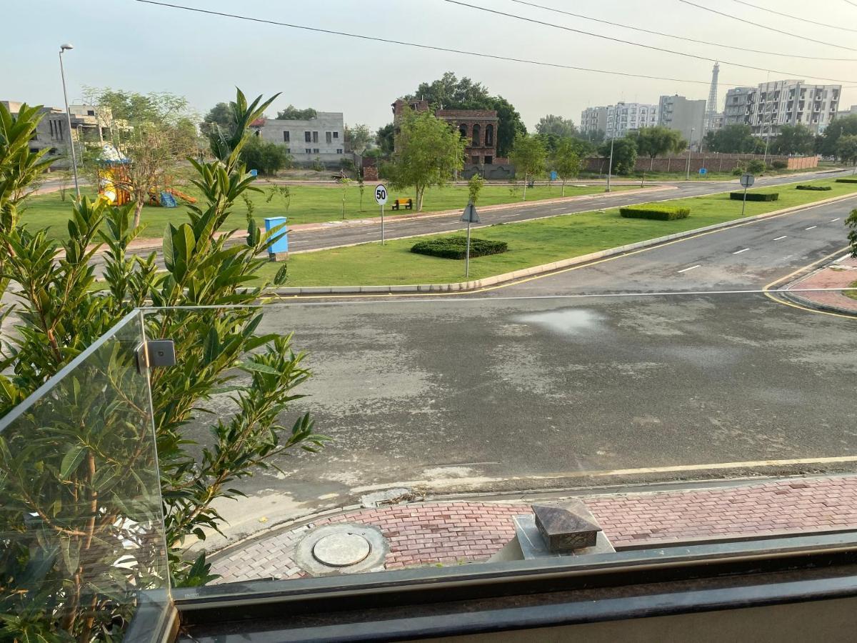 Burj Al Bahria Town Luxury Suites Lahore Luaran gambar