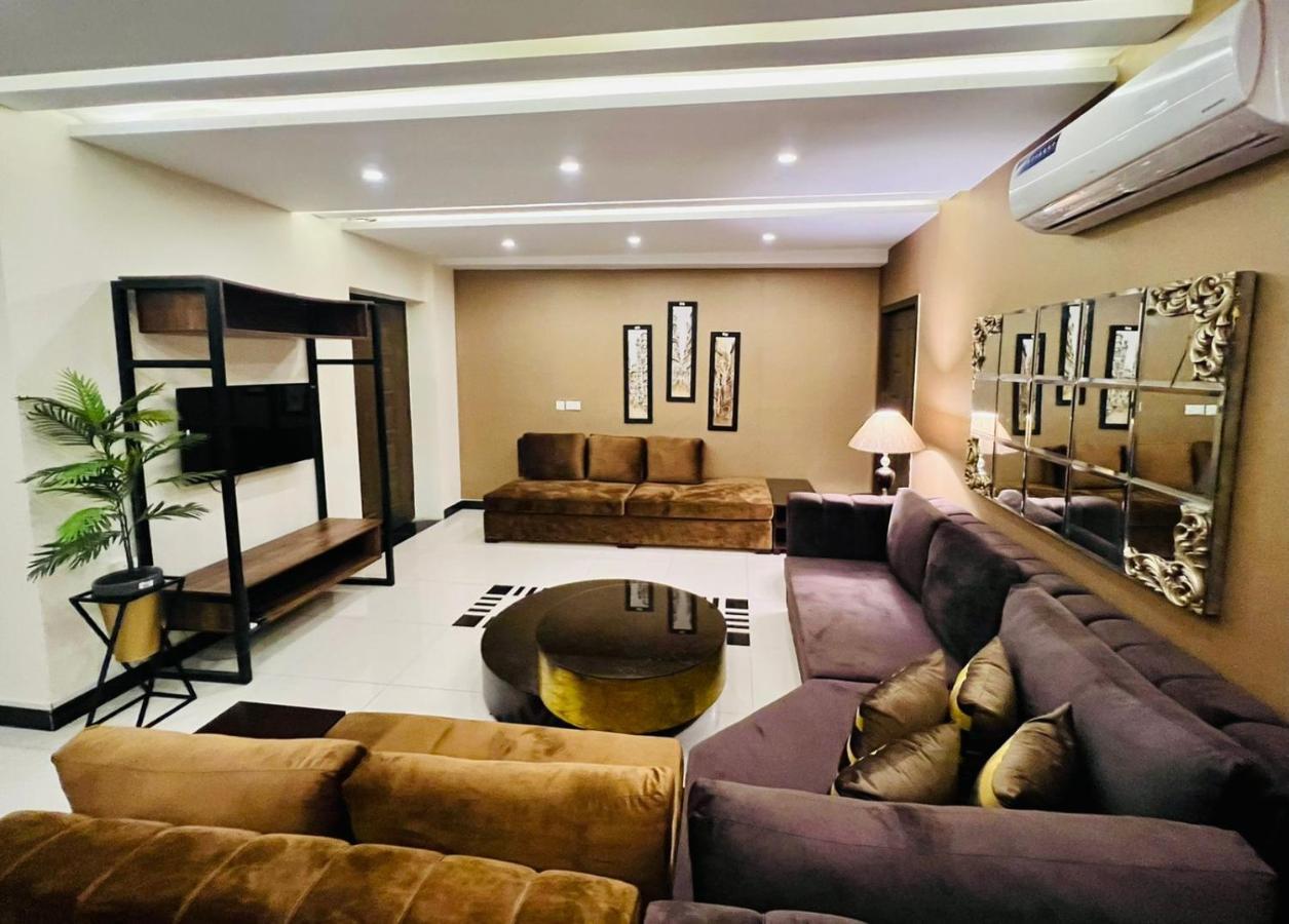 Burj Al Bahria Town Luxury Suites Lahore Luaran gambar