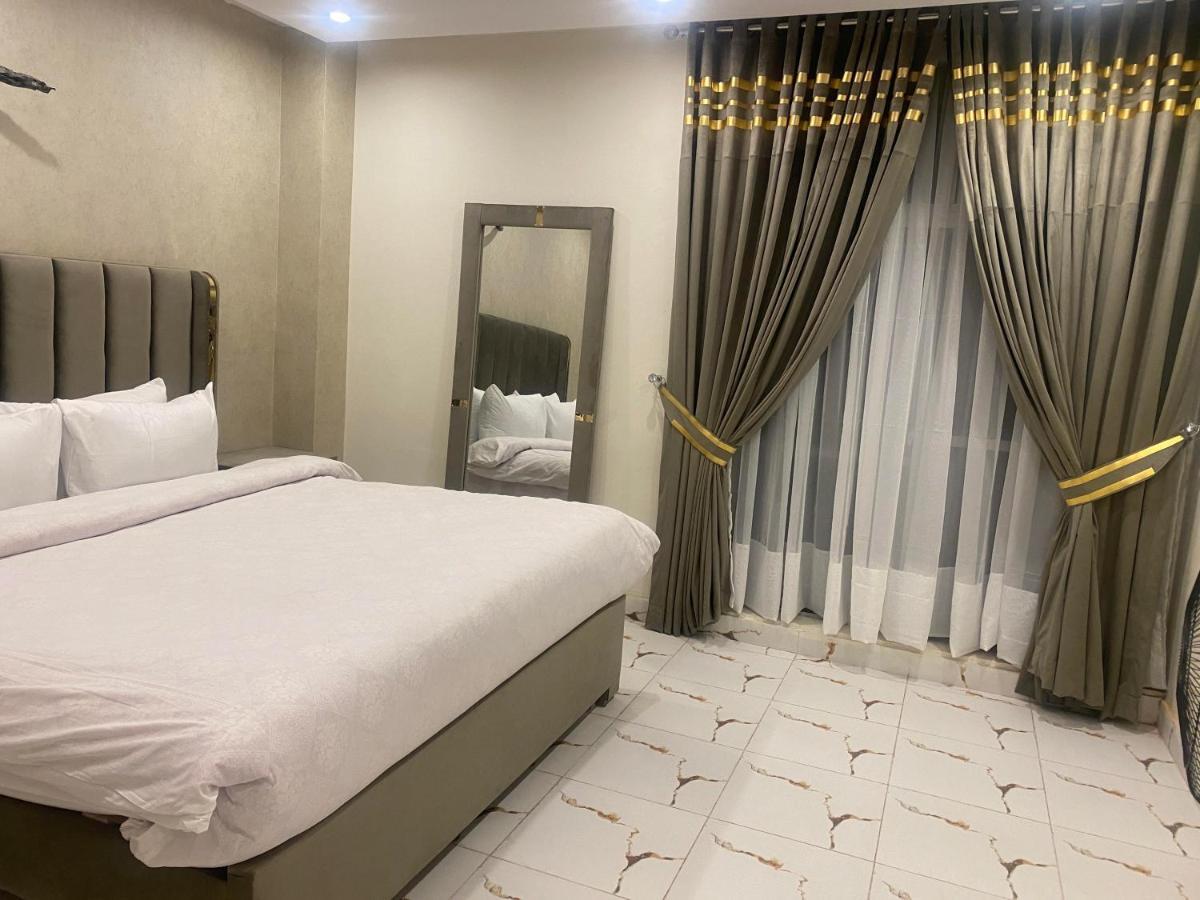 Burj Al Bahria Town Luxury Suites Lahore Luaran gambar