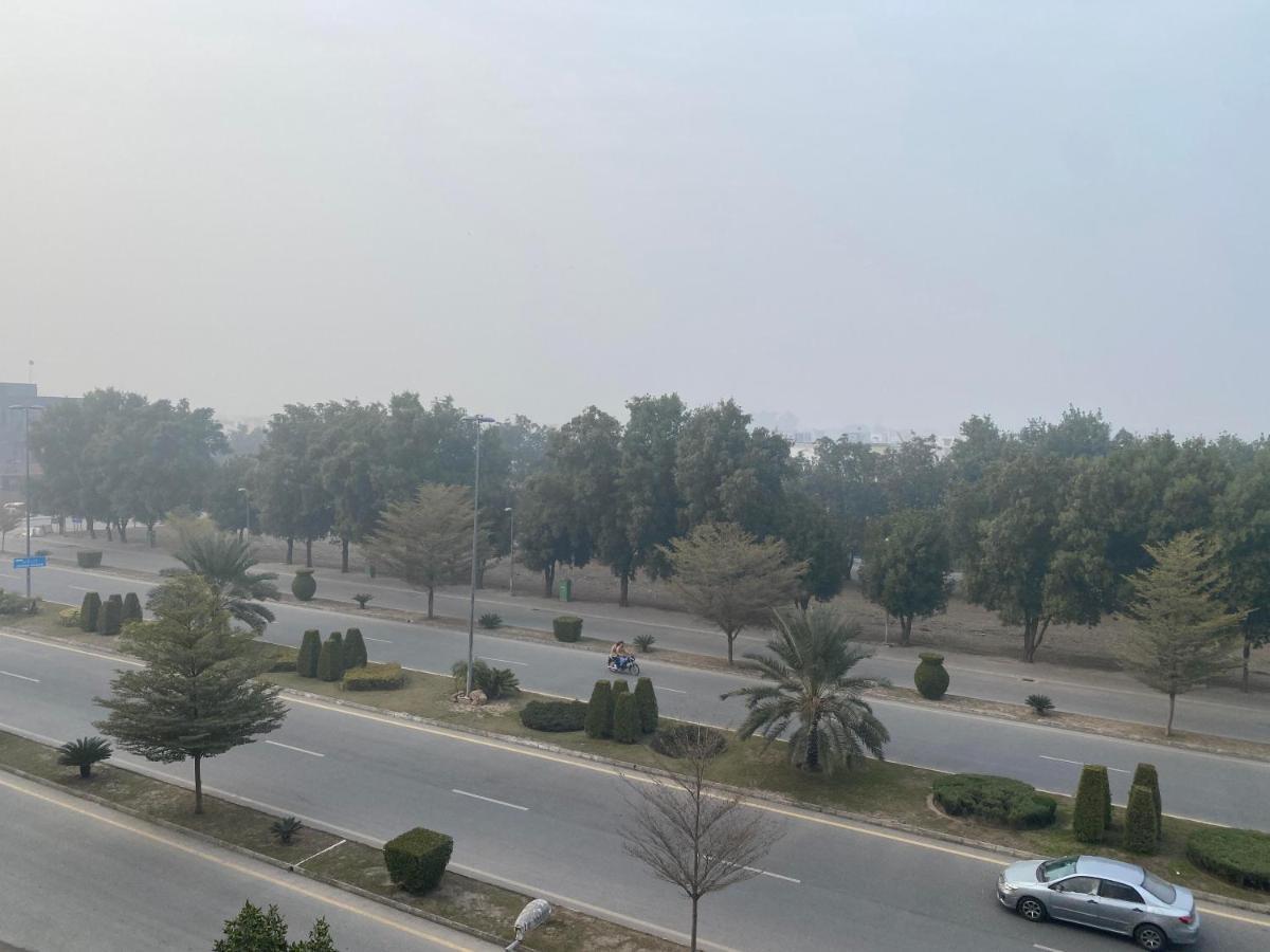 Burj Al Bahria Town Luxury Suites Lahore Luaran gambar