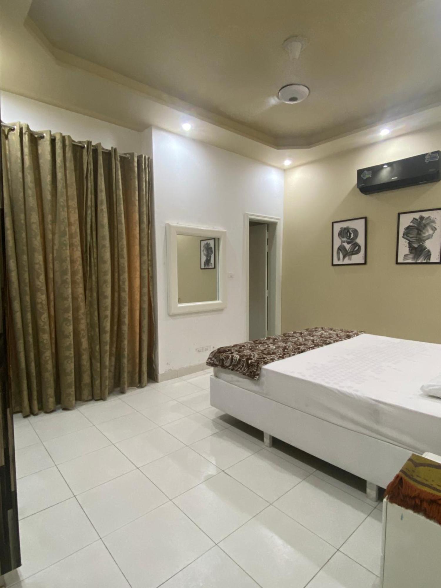 Burj Al Bahria Town Luxury Suites Lahore Luaran gambar