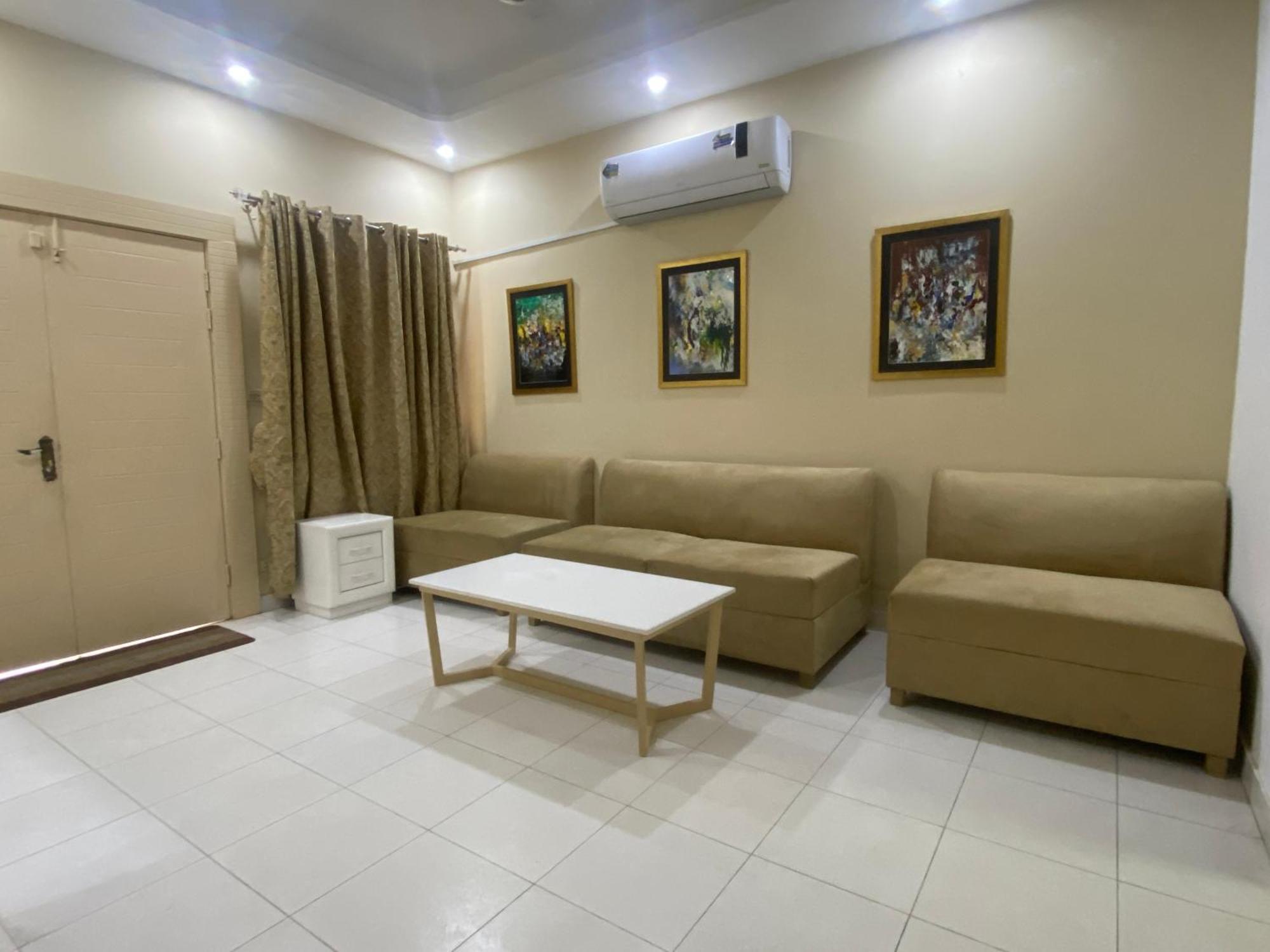 Burj Al Bahria Town Luxury Suites Lahore Luaran gambar