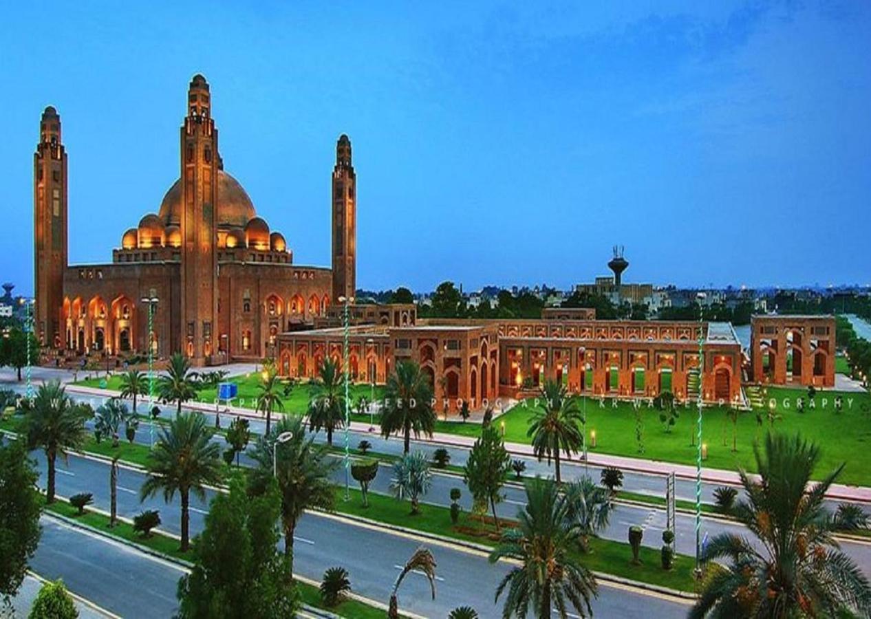 Burj Al Bahria Town Luxury Suites Lahore Luaran gambar